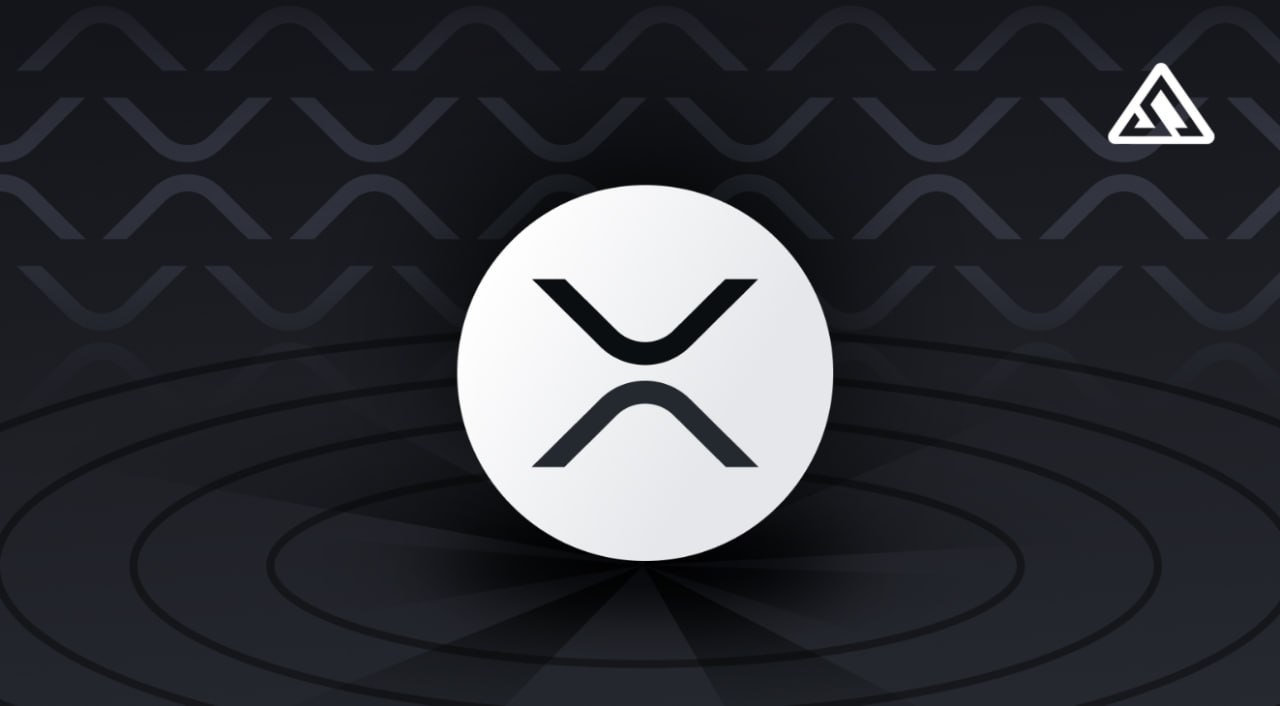 Ripple: XRP Ledger — полностью децентрализованная сеть Техдиректор Ripple Дэвид Шварц заявил, что у компании нет и не может быть «секретного доступа» к XRP Ledger XRPL — блокчейн функционирует как полностью децентрализованная система. Несмотря на то что Ripple активно участвует в развитии XRPL, компания не контролирует сеть и не управляет валидаторами. По словам Шварца: «Мы не можем заблокировать транзакцию или изменить правила игры в одностороннем порядке». На сегодня в сети XRPL насчитывается 187 валидаторов, и Ripple контролирует только один из них — это менее 1% от общего числа. Для внедрения любых изменений необходимо согласие не менее 80% участников. Безопасность сети обеспечивается через Unique Node Lists UNL — списки доверенных узлов, которые каждый валидатор формирует самостоятельно. Официальный список UNL больше не зависит от Ripple и поддерживается XRP Foundation. Шварц также прокомментировал критику относительно крупных продаж XRP, находящихся под управлением Ripple ~38 млрд токенов . Он подчеркнул, что эти продажи влияют на ликвидность, но не на децентрализацию или работу сети. Несмотря на распространённые мифы, XRPL остаётся открытой и децентрализованной сетью, где даже Ripple не может диктовать правила. Mining Cluster TG Dzen Web