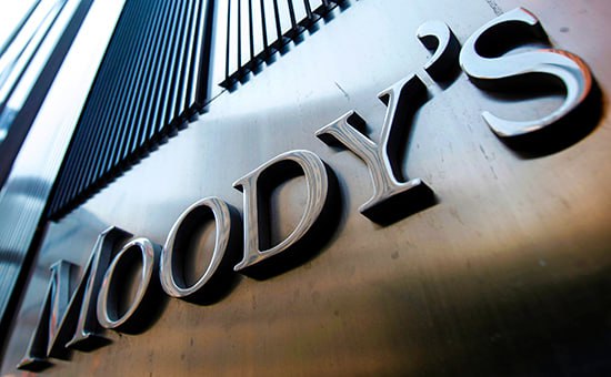 Рейтинговое агентство Moody s понизило рейтинг США с уровня ААА до уровня АА1 с негативным прогнозом. Соответствующее заявление опубликовано на сайте агентства.  Скоро Трамп придет в их офис даст пиздюлей и они снова повысят рейтинг США