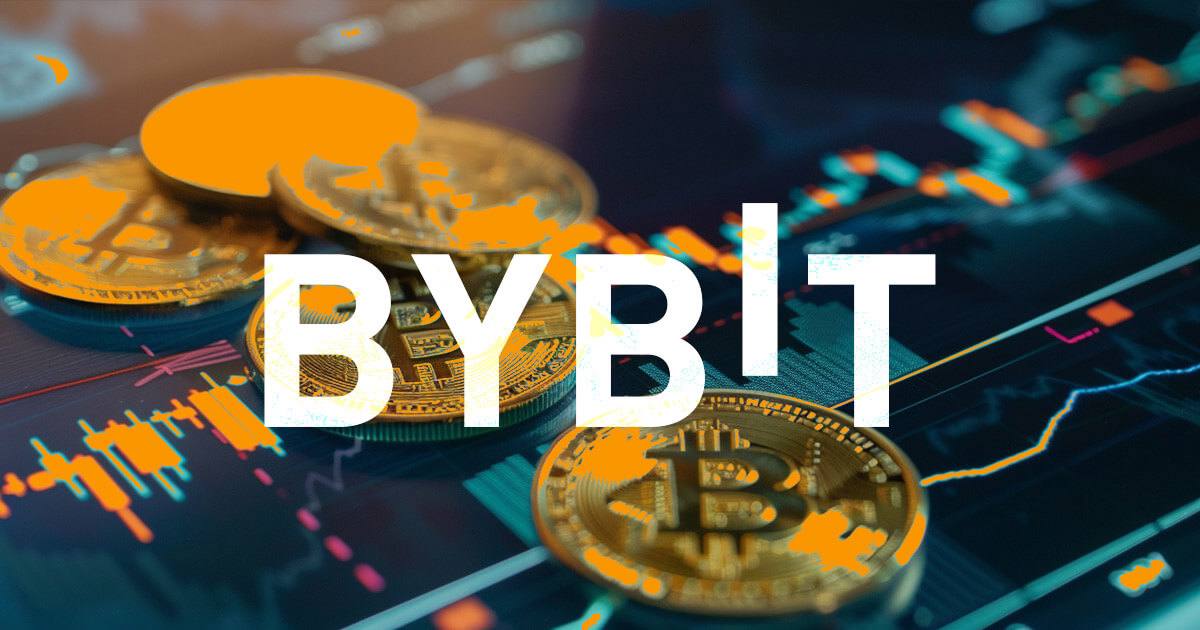 Курс биткоина выше $95,000 после взлома Bybit  Курс BTC закрепился выше отметки в $95,000, несмотря на недавний взлом криптобиржи Bybit, в результате которого было украдено более $1 миллиарда. 21 февраля цена первой криптовалюты упала до $94,9 тыс., но уже на выходных восстановилась до диапазона $95,2 тыс. — $96,8 тыс.  На текущий момент BTC колеблется около $95,8 тыс., демонстрируя падение на 0,6% за сутки. Доминация биткоина на рынке составила 61,4%. Напротив, Ethereum  ETH  показал более значительное снижение, упав на 3,3%, и торгуется в пределах $2,58 тыс. — $2,82 тыс.  На фоне текущих настроений на рынке индекс жадности и страха остается в нейтральной зоне, что указывает на осторожность инвесторов. Эксперты предполагают, что для возобновления восходящего тренда BTC необходимо закрепление выше $102,5 тыс., в то время как основная поддержка находится в зоне $93,5 тыс. — $94 тыс.   50$ за регистрацию   Торговый чат