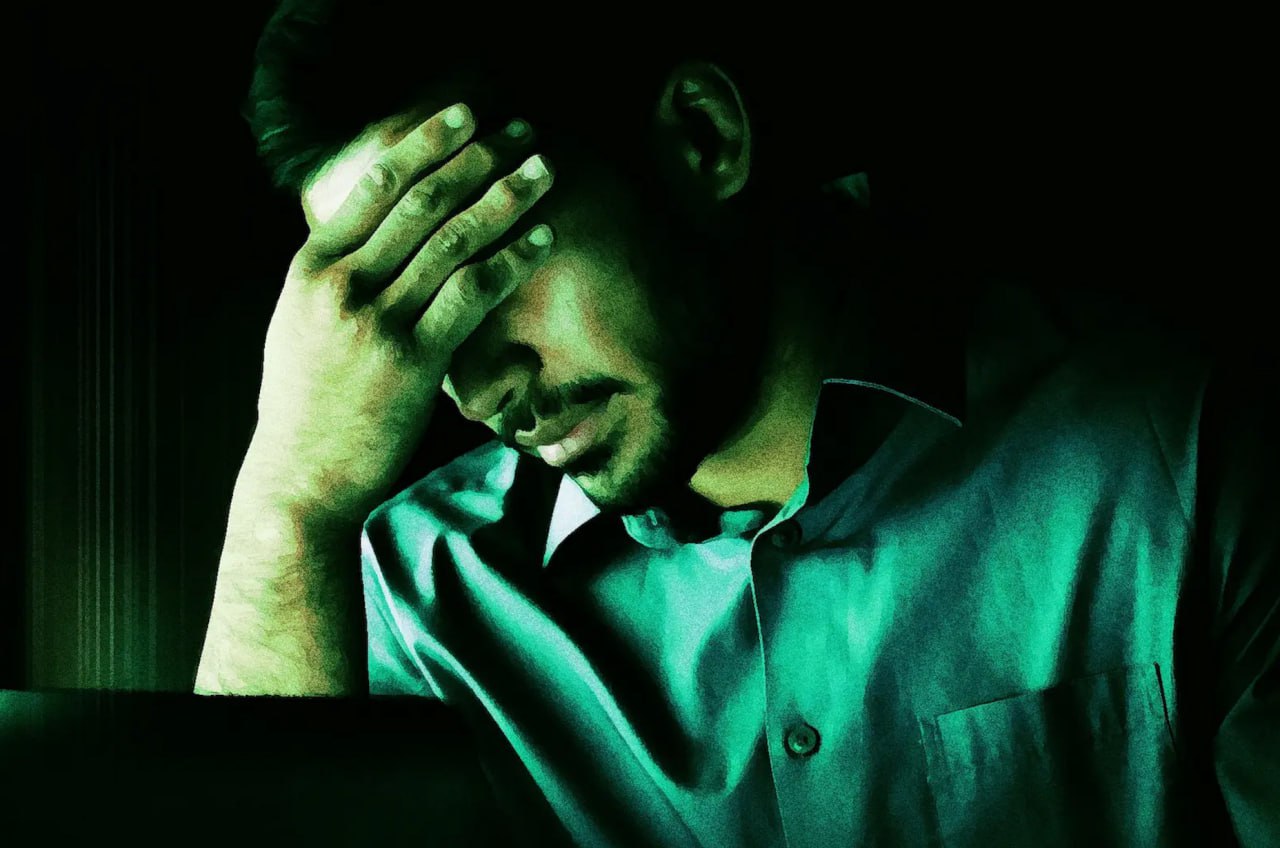 Появилось новое расстройство, именуемое «психоз ChatGPT»   Из-за него людей принудительно помещают в тюрьму  В последнее время участились случаи, когда у пользователей ChatGPT возникает навязчивая одержимость чат-ботом, что может приводить к серьезным психическим расстройствам: параноидальному, бредовому, дереализационному. Последствия такой одержимости могут быть разрушительными.  Подробнее о расстройстве – в открытой статье на нашем сайте