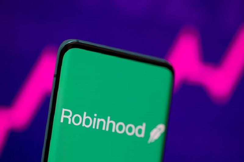 Криптобиржа Robinhood запускает фьючерсы на $BTC    Robinhood добавила деривативы на $BTC, нефть, золото и S&P500, расширяя своё предложение для диверсификации активов.  Эти дополнения дают доступ фондовым трейдерам к торговле криптовалютой, расширяя границы Robinhood.  #Robinhood #трейдинг  Satoshkin KYT bot   Бот для P2P   P2P-платформы   Процессинг-офферы   Satoshkin Meetup