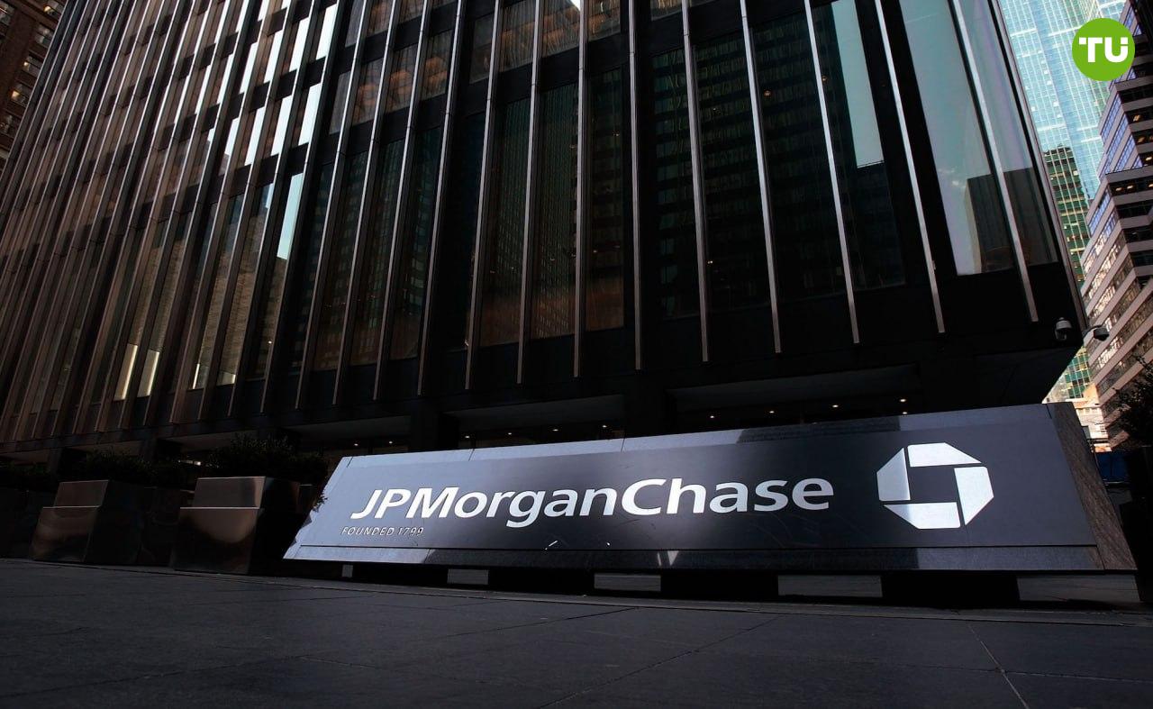 Клиенты JPMorgan смогут покупать BTC Клиенты банка JPMorgan вскоре смогут покупать биткоины, сообщил гендиректор учреждения Джейми Даймон. При этом банк не собирается хранить криптовалюту. По данным источников, клиенты JPMorgan получат доступ к биткоин-ETF.