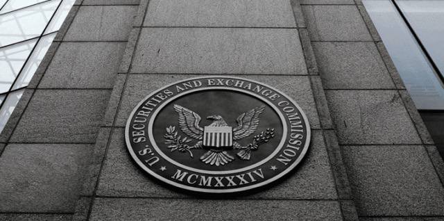 Хестер Пирс, комиссар SEC США, считает, что новая SEC должна сделать три вещи:    устранить препятствия;  уточнить, что не входит в юрисдикцию SEC и что не является ценными бумагами;   и работать с организациями, занимающимися криптовалютами, чтобы попытаться выяснить, как применяются существующие правила и где необходимо внести коррективы.