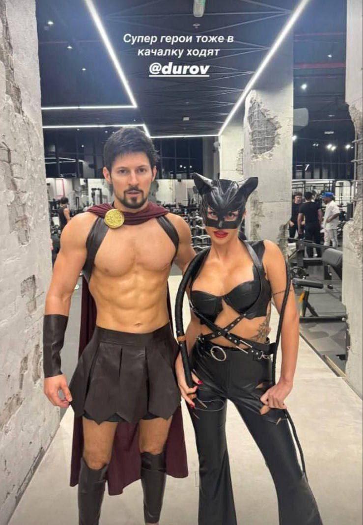 Дуров празднует Хэллоуин