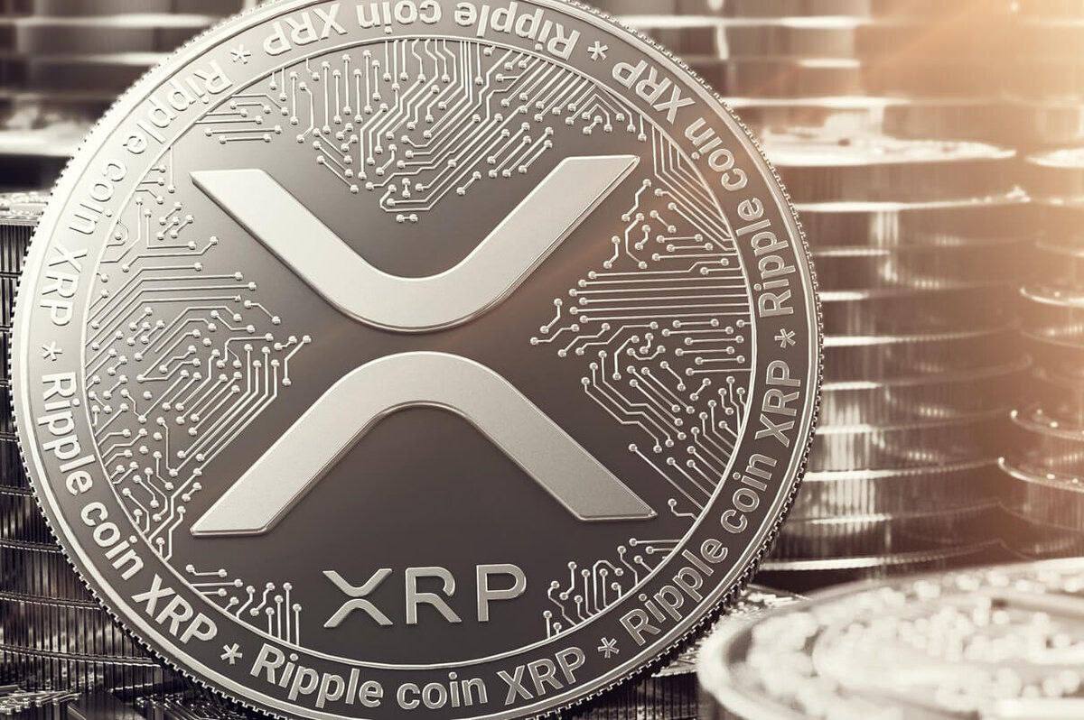 Курс XRP вырос на 20% после встречи гендиректора Ripple с Трампом.  Это удалось выяснить ведущей FOX Business Лиз Клэман во время интервью с гендиректором Брэдом Гарлингхаусом.  Сейчас монета пробила цену в $1. Схема Pump&Trump снова в деле