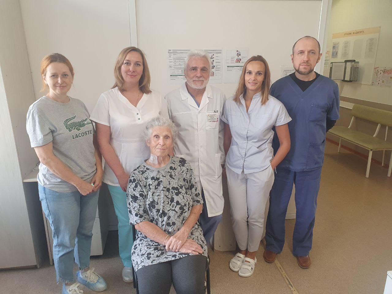 В Челябинске врачи спасли пенсионерку с 4 й стадией рака от метастазов В Челябинске врачи клиники Южно Уральского государственного медицинского университета успешно прооперировали 82 летнюю пенсионерку из Омска с четвертой стадий рака которой отказывали в других федеральных центрах Хирурги избавили ее от метастазов в печени удалив треть органа Подробнее в нашем материале Подписаться на vecherchel   Голосовать за канал