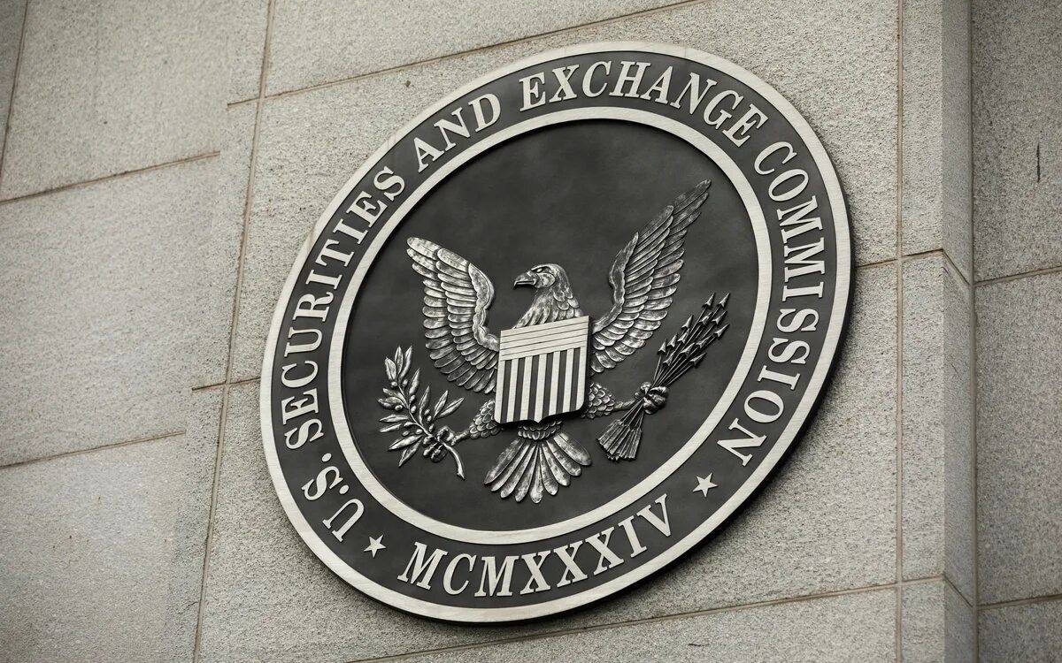 SEC обвиняет Touzi Capital в мошенничестве на сумму $100 млн!     С 2021 по начало 2023 года Touzi Capital предлагала инвесторам вложиться в свои фонды по майнингу криптовалют, собрав около $95 млн от более чем 1200 инвесторов. Кроме того, компания привлекла еще $23 млн для своего бизнеса по реабилитации долговых обязательств.     SEC утверждает, что Touzi смешивала деньги инвесторов и распределяла их по своим многочисленным предприятиям, не связанным с майнингом криптоактивов. Часть средств была присвоена для личного использования.      YouTube       Telegram   Twitter     Веб-приложение