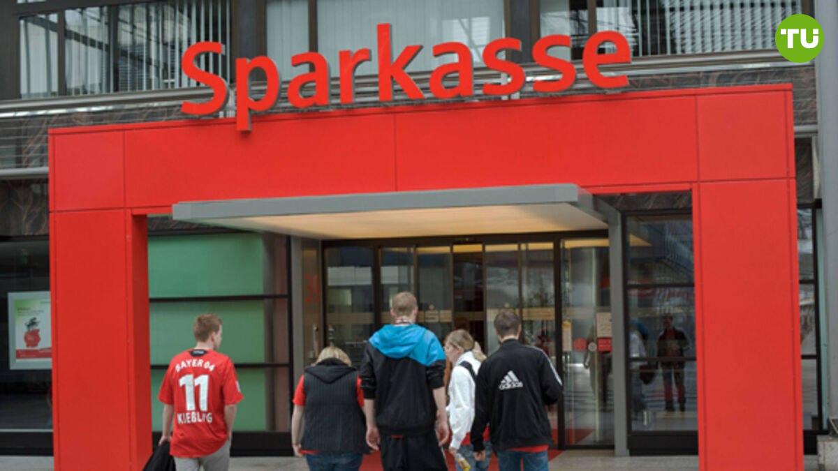 Крупнейшая банковская группа Германии добавит криптоуслуги  Sparkassen, крупнейшая банковская группа Германии, предложит клиентам услуги по торговле криптовалютами.    Новый сервис планируют запустить к лету 2026 года.  Еще три года назад руководство компании было категорически против криптовалют из-за их волатильности.