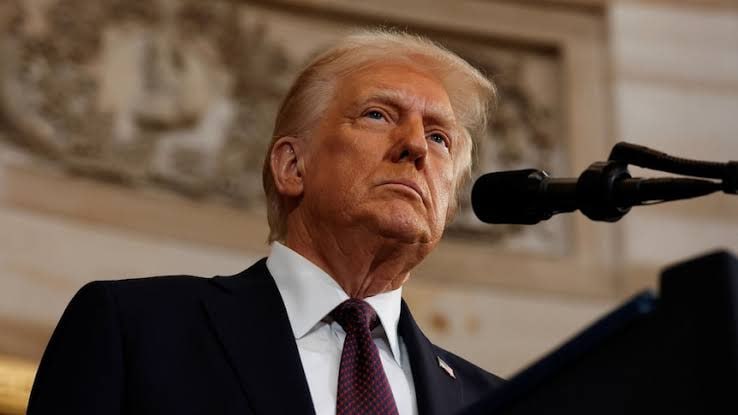 Компания Trump Media & Technology Group Corp. TMTG подала официальную заявку в Комиссию по ценным бумагам и биржам США SEC на запуск криптовалютного биржевого фонда ETF. Компания TMTG является головной для социальной сети Truth Social президента США Дональда Трампа Как предполагается, биржевой фонд будет напрямую инвестировать в Bitcoin BTC и Ethereum ETH в пропорции: 75% - BTC, 25% - ETH. Интересное наблюдение: инвестиции фонда предполагают трехкратное превосходство BTC над ETH с точки зрения сумм будущих вложений, тогда как на крипторынке этот "разрыв" по рыночной капитализации составляет 6,80 раз. В случае получения регуляторного одобрения паи фонда будут торговаться на фондовой бирже США NYSE Arca. Ранее компания Трампа привлекла 2,50 млрд.$ от институциональных инвесторов для покупки криптоактивов на свой баланс. В будущем планируется привлечь еще 12 млрд.$ для криптопокупок. Не рекомендация! Торгую на биржах: Bybit инструкция на регистрацию OKX инструкция на регистрацию BingX инструкция на регистрацию ↔ BitGet подарочный бонус 6200USDT Мой закрытый Премиум канал Ставьте лайк , если канал полезен!