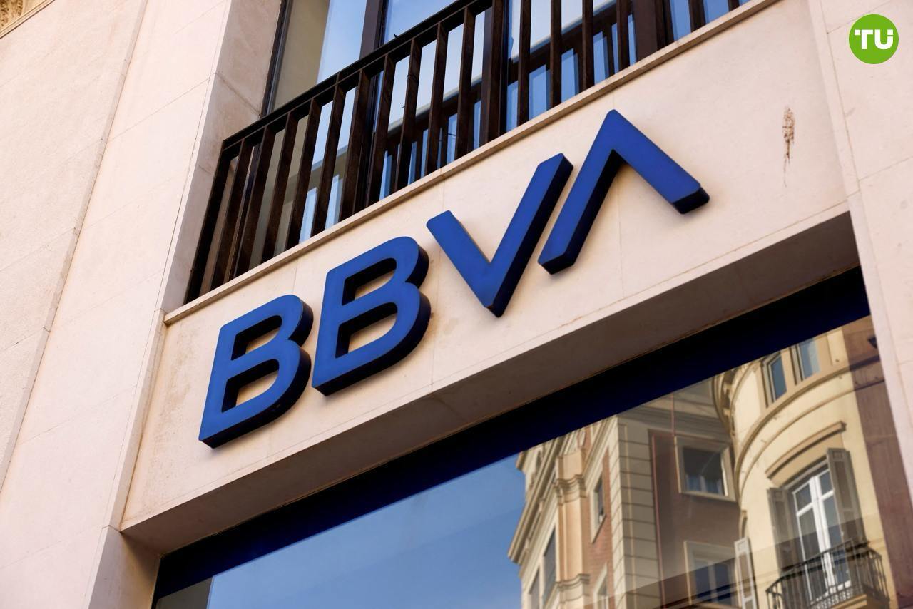 Один из крупнейших банков Испании BBVA начнет предлагать торговлю криптовалютой  BBVA получил разрешение на предоставление услуг по торговле BTC и ETH.  Одобрение было получено после вступления в силу на всей территории Европейского Союза законопроекта о регулировании криптовалют  MiCA .