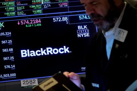 По итогам 2 января фонд BlackRock  IBIT  зафиксировал отток более $332 млн.   Потери понёс и GBTC от Grayscale  $23 млн , остальные ETF демонстрируют притоки