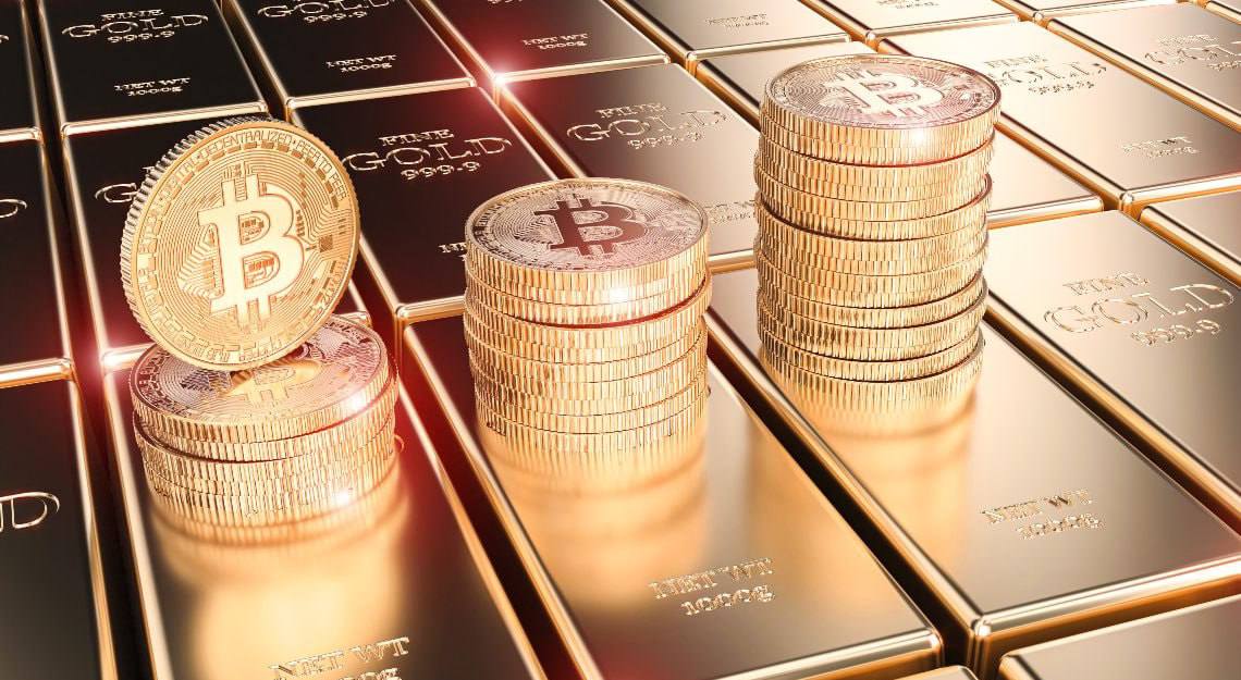 Мексиканский миллиардер предсказывает BTC рост до $1,1 млн Основатель Grupo Salinas убежден, что BTC вскоре превзойдет золото в качестве основного резервного актива. По его расчетам, при цене $105 000 криптовалюта может вырасти в 8 раз, достигнув отметки $1,1 млн за монету. Это соответствует рыночной капитализации золота в $22 трлн. Эксперт подчеркивает , что за последние 2 года BTC показал рост на 156% и 121%. В то же время золото показало значительно более скромные результаты. Личный инвестиционный портфель миллиардера отражает его уверенность в цифровом золоте — 70% ликвидных активов он вложил в BTC, оставив лишь 30% на традиционное золото. Когда BTC достигнет $1,1 млн? — Уже к 2030 году — институты скупят весь лимитированный запас — После следующего халвинга — дефицит взлетит цену