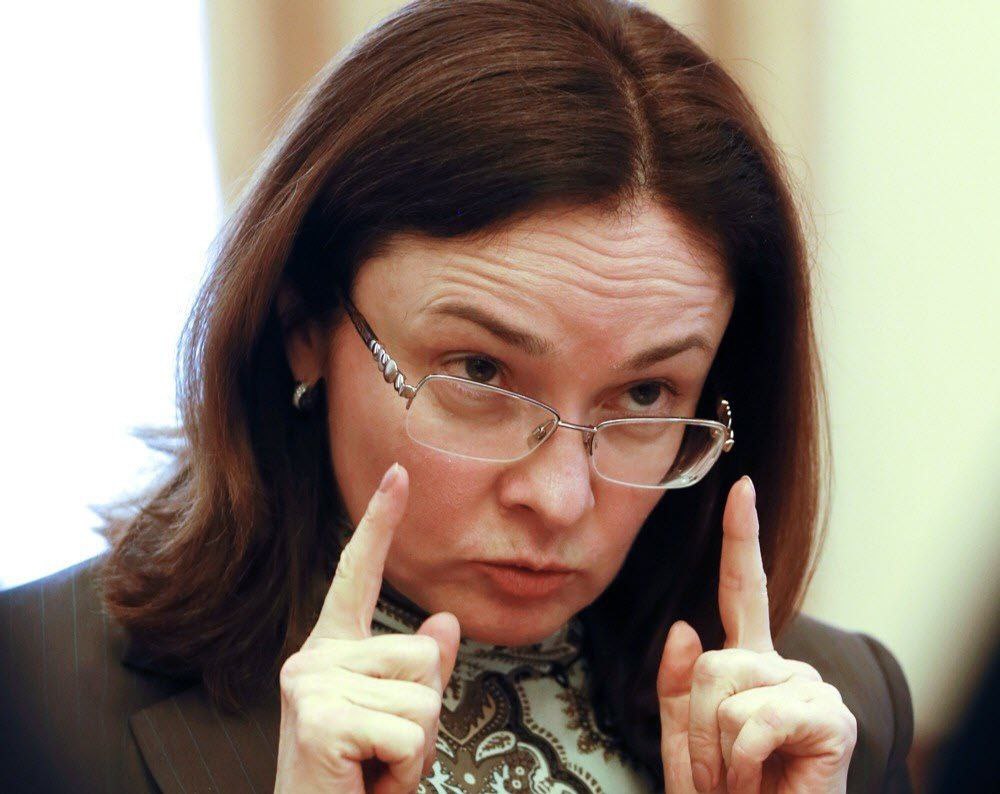 Глава Банка России Эльвира Набиуллина заявила, что прямо сейчас с правительством согласовывается экспериментальный режим, в рамках которого квалифицированным инвесторам позволят официально торговать криптой. «Квалифицированный инвестор» по версии ЦБ: - Высшее образование по программам «Финансы и кредит», «Экономика» или ученая степень в экономических науках. - Доход от 20 млн рублей в год за последние два года. - Активы на сумму не менее 12 млн рублей.