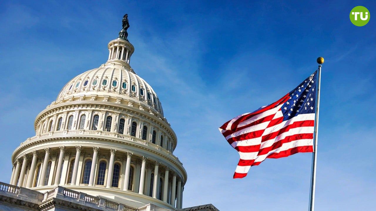 Сенаторы США выступают против налога на криптовалюту Сенаторы Синтия Ламмис и Берни Морено призвали Министерство финансов США пересмотреть налоговые правила, которые могут негативно сказаться на компаниях, владеющих цифровыми активами. По их мнению, проблема заключается в недавнем обновлении Стандарта финансовой отчётности, которое требует учитывать цифровые активы по справедливой рыночной стоимости. Сенаторы настаивают на срочном выпуске временных разъяснений и корректировке правил, чтобы обеспечить справедливую и конкурентоспособную налоговую среду для криптоиндустрии США.