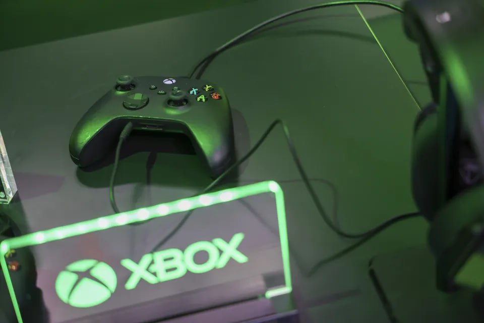 Microsoft начинает масштабное сокращение штата в подразделении Xbox  Microsoft Corp. начало информировать сотрудников о сокращении рабочих мест, положив начало масштабным увольнениям, которых персонал ожидал всю последнюю неделю. Европейские дочерние компании, такие как King, были проинформированы о сокращении штата в среду     НейроИнвест