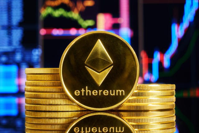 В декабре спотовые Ethereum ETF зарегистрировали рекордные месячные притоки средств, которые превысили 2 миллиарда долларов  Это следует на фоне наблюдений аналитиков о том, что часть инвесторов начала переводить свои активы из Bitcoin ETF в Ethereum ETF.  #EthereumETF    Cryptol