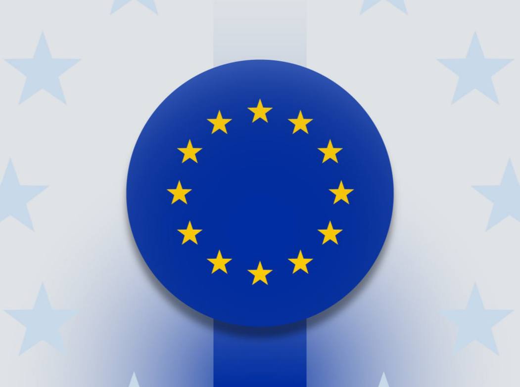 В ЕС хотят запретить анонимные криптовалюты с 2027 года Европейский союз утвердил новые правила борьбы с отмыванием средств — с 2027 года биржам, кошелькам и другим криптосервисам запретят работать с анонимными монетами вроде Monero XMR и Zcash ZEC . Также новые AML-правила запрещают поставщикам криптоуслуг предлагать решения для анонимизации транзакций. А все переводы на сумму свыше 1000 евро обяжут проходить KYC. Запрет будет распространяться на все сервисы, подпадающие под регуляцию MiCA. Пересылайте своим друзьям, еще больше полезного у нас в канале подписаться!